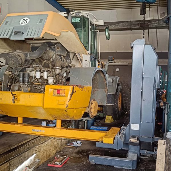 Truck_Center_Ducke_Baumaschine_von_Hintern_Umbau